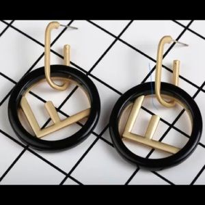 F logo black paper clip earrings